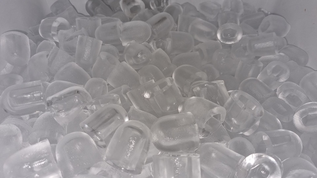 EISWÜRFEL IM 2 KG BEÜTEL
